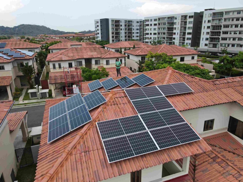 Familia Lasso Gómez 3 Panama Pacifico Paneles Solares